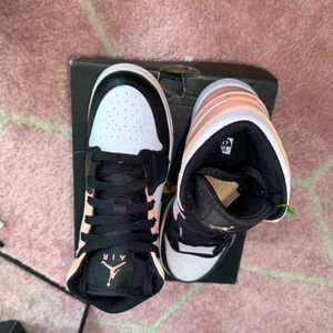 Air Jordan 1 Mid “Crimson Tint”